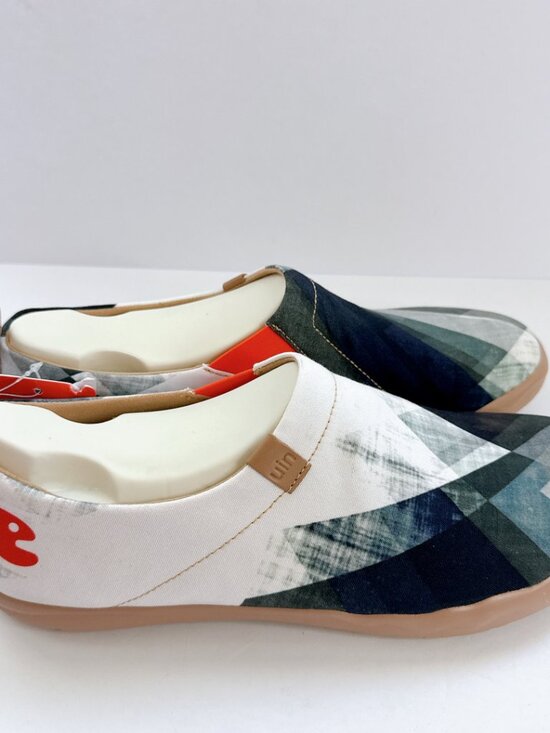 NWT UIN On Point Men’s Size 11 Canvas Slip-On Shoes Geometric Art Comfort Flats main image 8